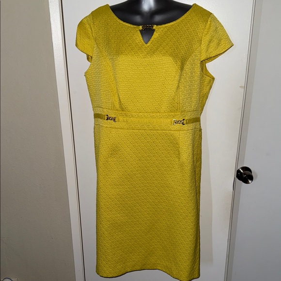 Elegant Yellow Textured Midi Dress - Picture 1 of 8